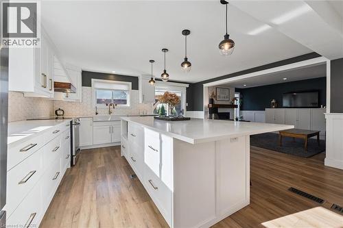 3 Alona Avenue, Cambridge, ON - Indoor Photo Showing Kitchen With Upgraded Kitchen
