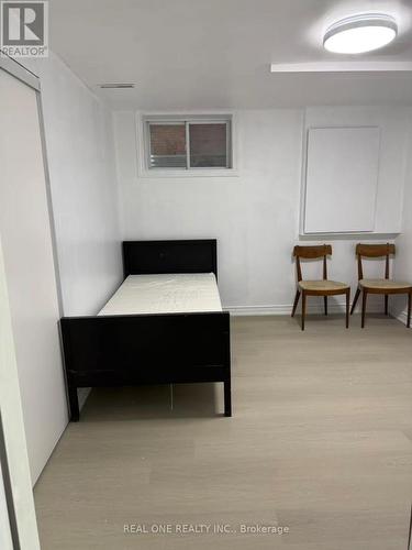 826 Winterton Way, Mississauga, ON - Indoor Photo Showing Other Room