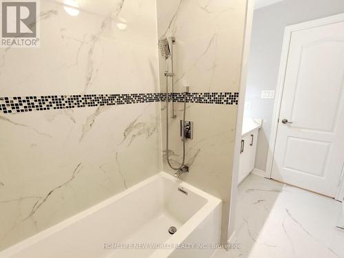 53 Larkmead Crescent, Markham, ON - Indoor Photo Showing Bathroom