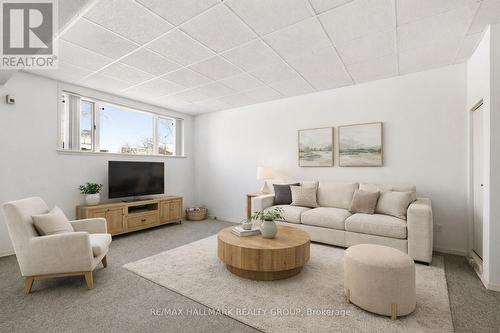 500 Foxview Place, Ottawa, ON - Indoor Photo Showing Living Room