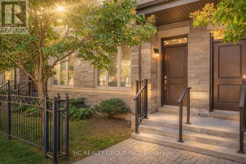 TH6 - 225 SOUTH PARK ROAD  Markham, ON L3T 0B6