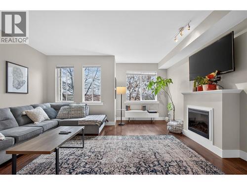 433 Mccarren Avenue Unit# 9, Kelowna, BC - Indoor Photo Showing Living Room With Fireplace