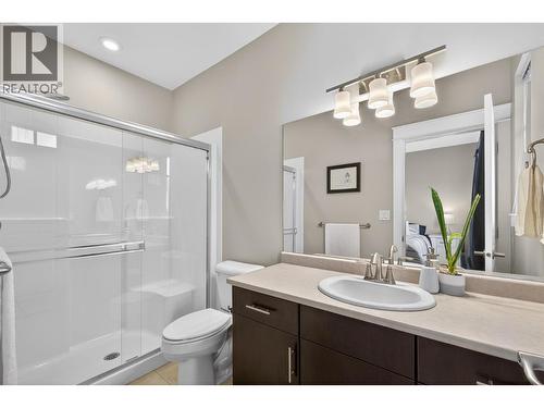433 Mccarren Avenue Unit# 9, Kelowna, BC - Indoor Photo Showing Bathroom