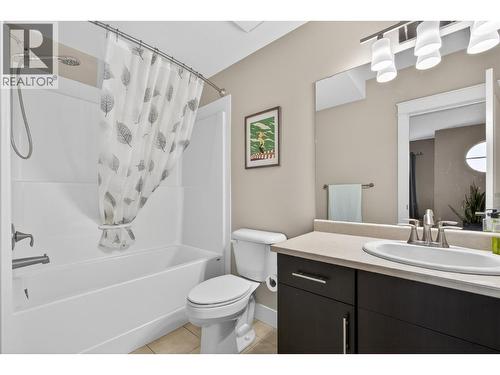 433 Mccarren Avenue Unit# 9, Kelowna, BC - Indoor Photo Showing Bathroom