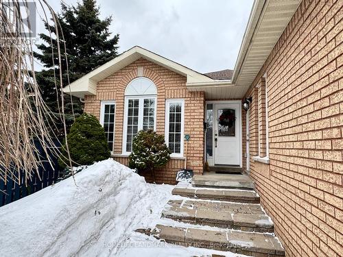 32 SIMMONS CRESCENT  Barrie, ON L4N 7T7
