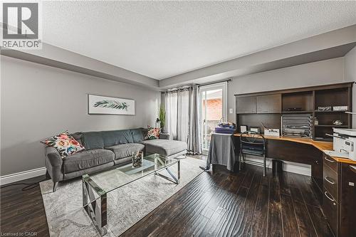 266 Limeridge Road E Unit# 3, Hamilton, ON - Indoor Photo Showing Living Room