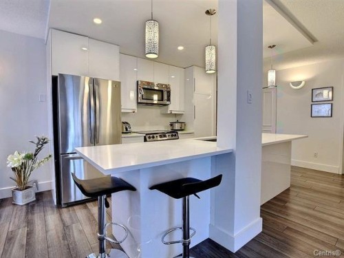 Kitchen - 406-525 Rue Lucien-L'Allier, Montréal (Ville-Marie), QC - Indoor Photo Showing Kitchen With Upgraded Kitchen