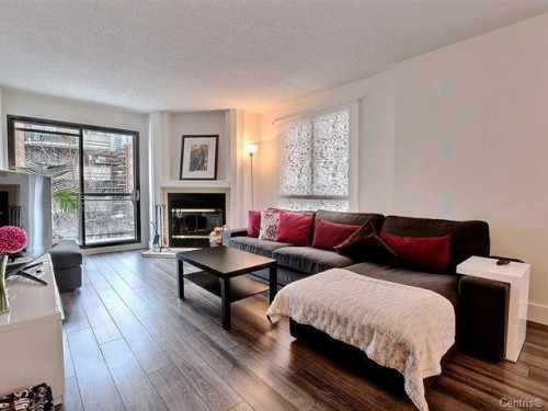 Living Room - 406-525 Rue Lucien-L'Allier, Montréal (Ville-Marie), QC - Indoor Photo Showing Living Room With Fireplace