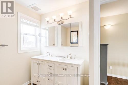 Upstairs Main Washroom 4 Piece - 39 Turtle Path, Ramara, ON - Indoor Photo Showing Bathroom