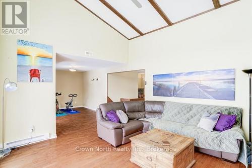 Cozy upstairs living room with natural light - 39 Turtle Path, Ramara, ON - Indoor Photo Showing Living Room