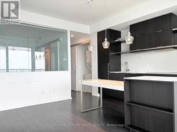 4911 - 197 YONGE STREET Toronto, ON M5B 1M4