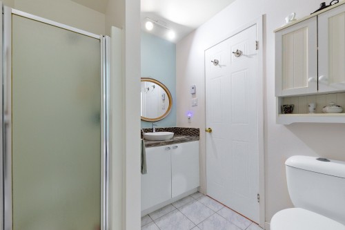 Bathroom - 295 Rue De Montmartre, Saint-Jean-Sur-Richelieu, QC - Indoor Photo Showing Bathroom