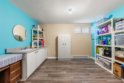 Laundry - 295 Rue De Montmartre, Saint-Jean-Sur-Richelieu, QC - Indoor