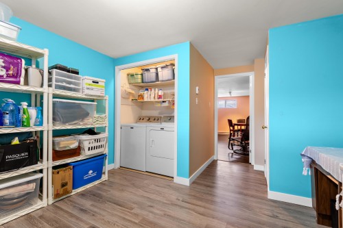 Laundry - 295 Rue De Montmartre, Saint-Jean-Sur-Richelieu, QC - Indoor