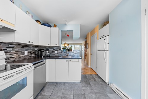 Overall view - 295 Rue De Montmartre, Saint-Jean-Sur-Richelieu, QC - Indoor Photo Showing Kitchen