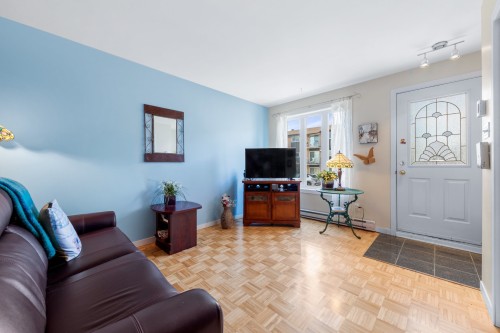 Living Room - 295 Rue De Montmartre, Saint-Jean-Sur-Richelieu, QC - Indoor Photo Showing Living Room