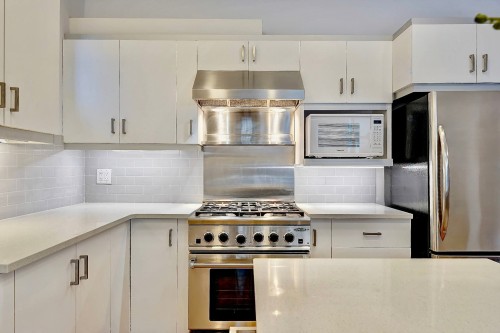 Cuisine - 5576 Av. Wilderton, Montréal (Côte-Des-Neiges/Notre-Dame-De-Grâce), QC - Indoor Photo Showing Kitchen With Upgraded Kitchen