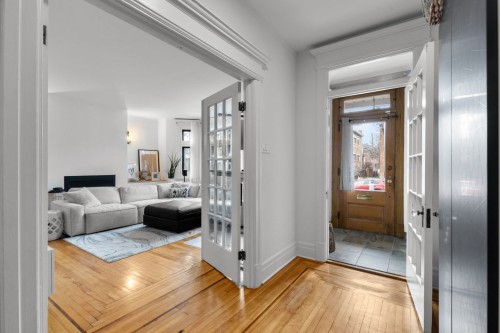 Salon - 5576 Av. Wilderton, Montréal (Côte-Des-Neiges/Notre-Dame-De-Grâce), QC - Indoor