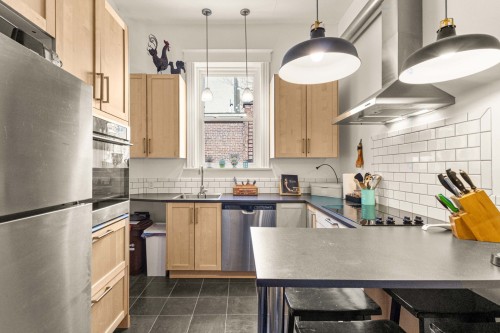 Kitchen - 2-906 Rue Cherrier, Montréal (Le Plateau-Mont-Royal), QC - Indoor Photo Showing Kitchen With Upgraded Kitchen