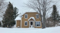 381  - 383 8e Rue O.  Amos, QC J9T 4E8