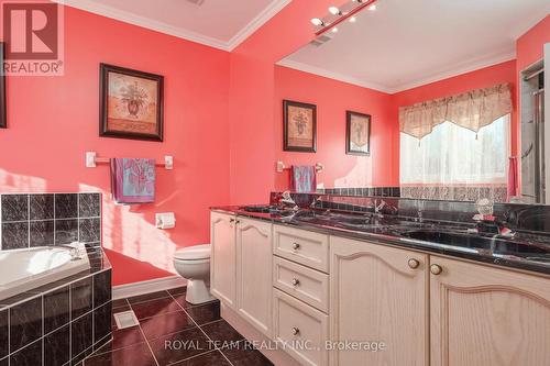2 Sandway Crescent, Vaughan, ON - Indoor Photo Showing Bathroom