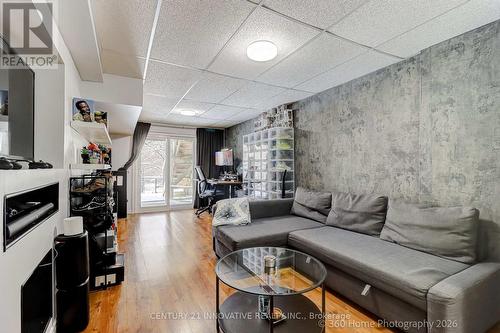 1896 Woodgate Court, Oshawa, ON - Indoor Photo Showing Living Room