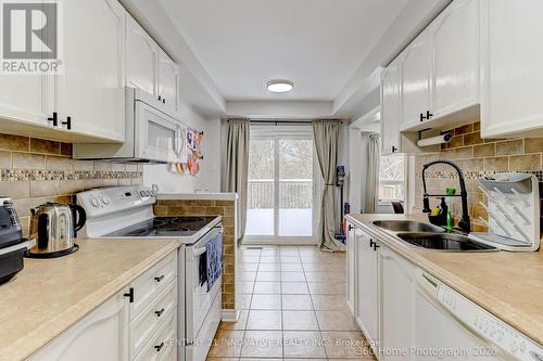 1896 Woodgate Court, Oshawa, ON - Indoor Photo Showing Kitchen With Double Sink