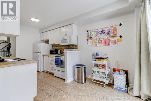 1896 Woodgate Court, Oshawa, ON - Indoor Photo Showing Kitchen