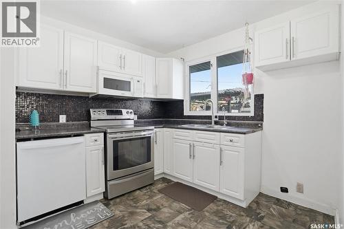 632 Aberdeen Crescent, Regina, SK - Indoor Photo Showing Kitchen