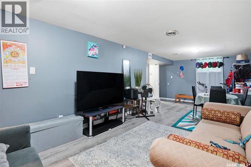 632 Aberdeen Crescent, Regina, SK - Indoor Photo Showing Living Room