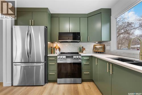 73 Tibbits Road, Regina, SK - Indoor Photo Showing Kitchen With Double Sink With Upgraded Kitchen