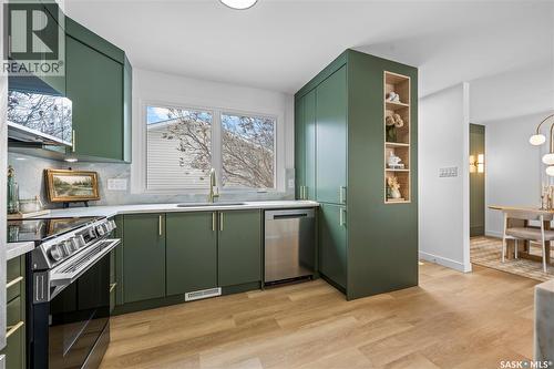 73 Tibbits Road, Regina, SK - Indoor Photo Showing Kitchen