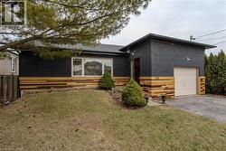 128 MARGARET Avenue Stoney Creek, ON L8G 3G8