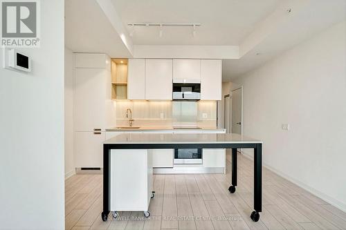 Unit #1302 - 39 Mary Street, Barrie, ON - Indoor Photo Showing Kitchen