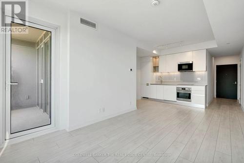 Unit #1302 - 39 Mary Street, Barrie, ON - Indoor Photo Showing Kitchen