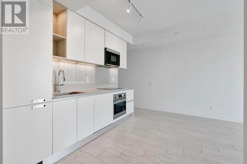 Unit #1302 - 39 Mary Street, Barrie, ON - Indoor Photo Showing Kitchen