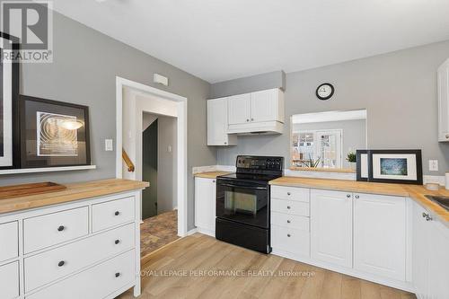 920 Walkley Road, Ottawa, ON - Indoor Photo Showing Kitchen