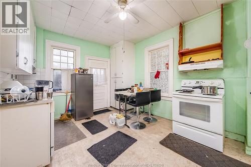 3245 Baby Street, Windsor, ON - Indoor Photo Showing Kitchen