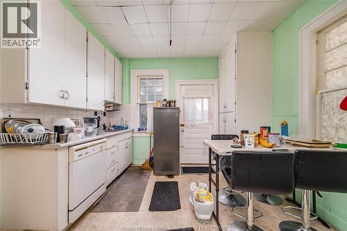 3245 Baby Street, Windsor, ON - Indoor Photo Showing Kitchen