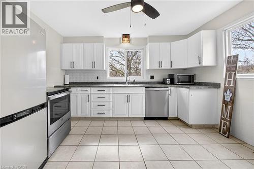 29 Quaker Road, Welland, ON - Indoor Photo Showing Kitchen
