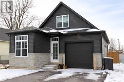 19 CAMBRIDGE ROAD E Fort Erie (Crystal Beach), ON L0S 1B0