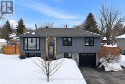 241 CEDAR CRESCENT Barrie, ON L4N 4A6