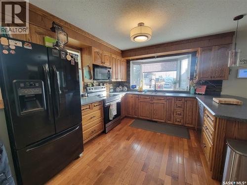 4702 Leader Street, Macklin, SK - Indoor Photo Showing Kitchen