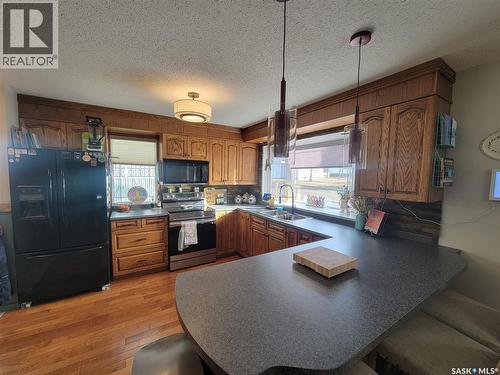 4702 Leader Street, Macklin, SK - Indoor Photo Showing Kitchen With Double Sink