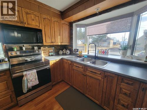4702 Leader Street, Macklin, SK - Indoor Photo Showing Kitchen With Double Sink
