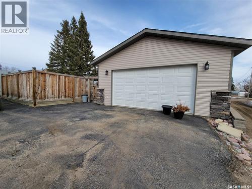 4702 Leader Street, Macklin, SK - Outdoor