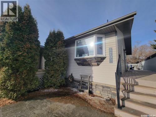 4702 Leader Street, Macklin, SK - Outdoor