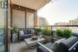 802 - 400 WELLINGTON STREET W  Toronto, ON M5V 0B5