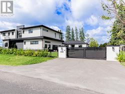 2166 10TH SIDE ROAD Bradford West Gwillimbury, ON L3Z 2K9