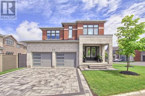 92 Maple Fields Circle, Aurora, ON - Outdoor With Facade